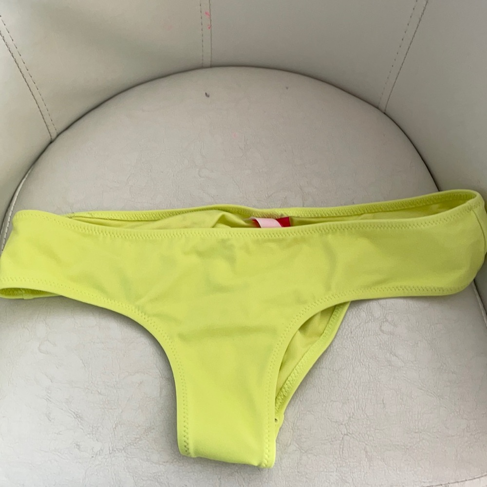 Victoria’s Secret swimming button